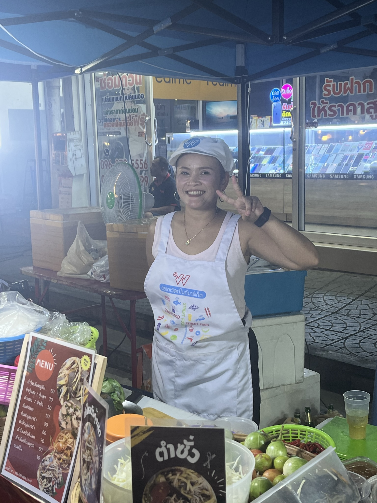 market stall selling papaya salad in bangkok